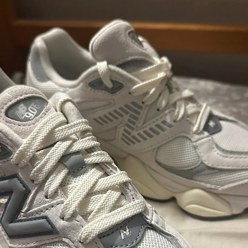 New Balance Women's Cream and Gray Sneakers 9060 Sea Salt U9060ECA - Picture 3 of 5